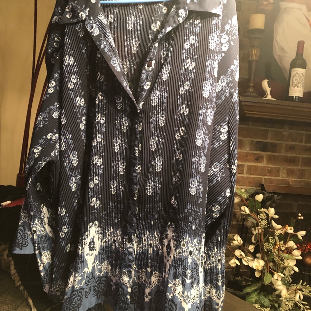 Maggie Barnes for Catherine’s button down shirt. 4X navy w/white flowers